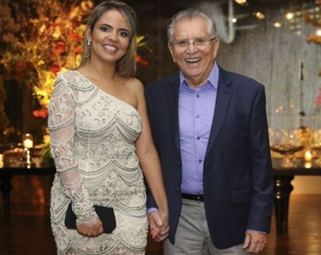 Carlos Alberto de Nóbrega circulou com a nova namorada, Renata Domingues (Foto: Brazil News)